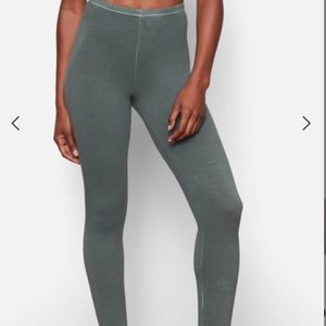 Skims Outdoor Leggings Size Medium New  MALACHITE Color